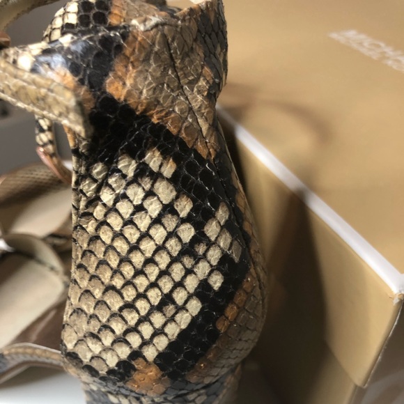 Michael Kors Sandalen High Heels in metallic pink with print - Picture 5 of 9